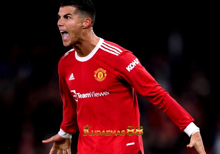 Cristiano Ronaldo Pukul Fans, Jose Enrique: Yakin Dirinya Tuhan!