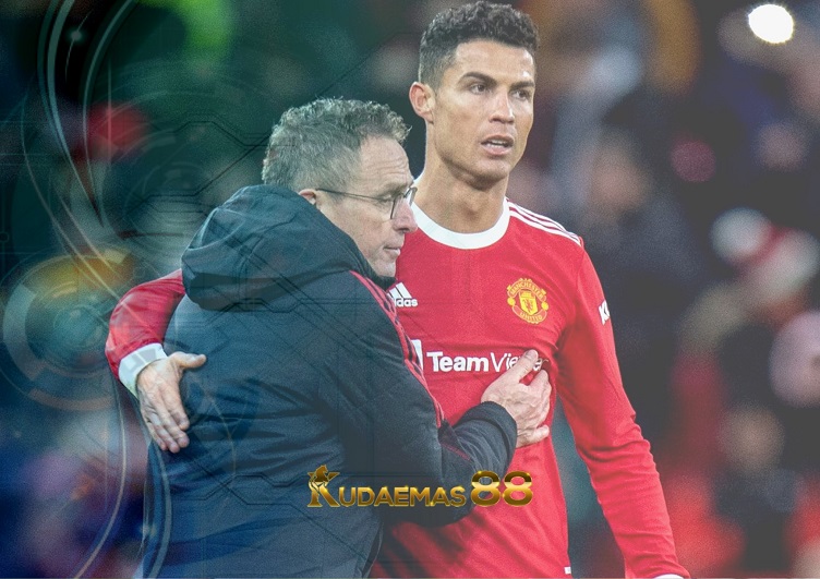 Manchester United Imbangi Chelsea, Fans Bela Cristiano Ronaldo