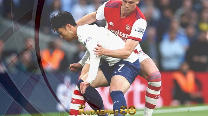 Tottenham 3-0 Arsenal, Rob Holding Langgar Son Heung-Min