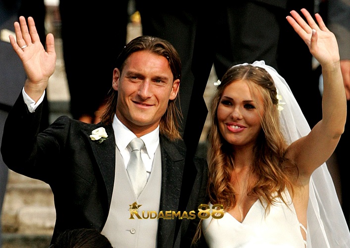 Francesco Totti Eks AS Roma Depresi: Ilary Punya Orang Lain!