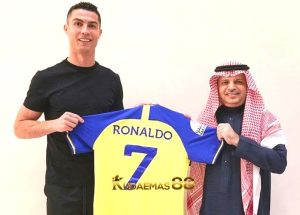 Cristiano Ronaldo Resmi Berseragam Al Nassr, Hasilkan Rp3.5Triliun