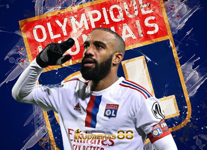 Alexandre Lacazette Top Skor, Pemain Lyon Imbangi Mbappe